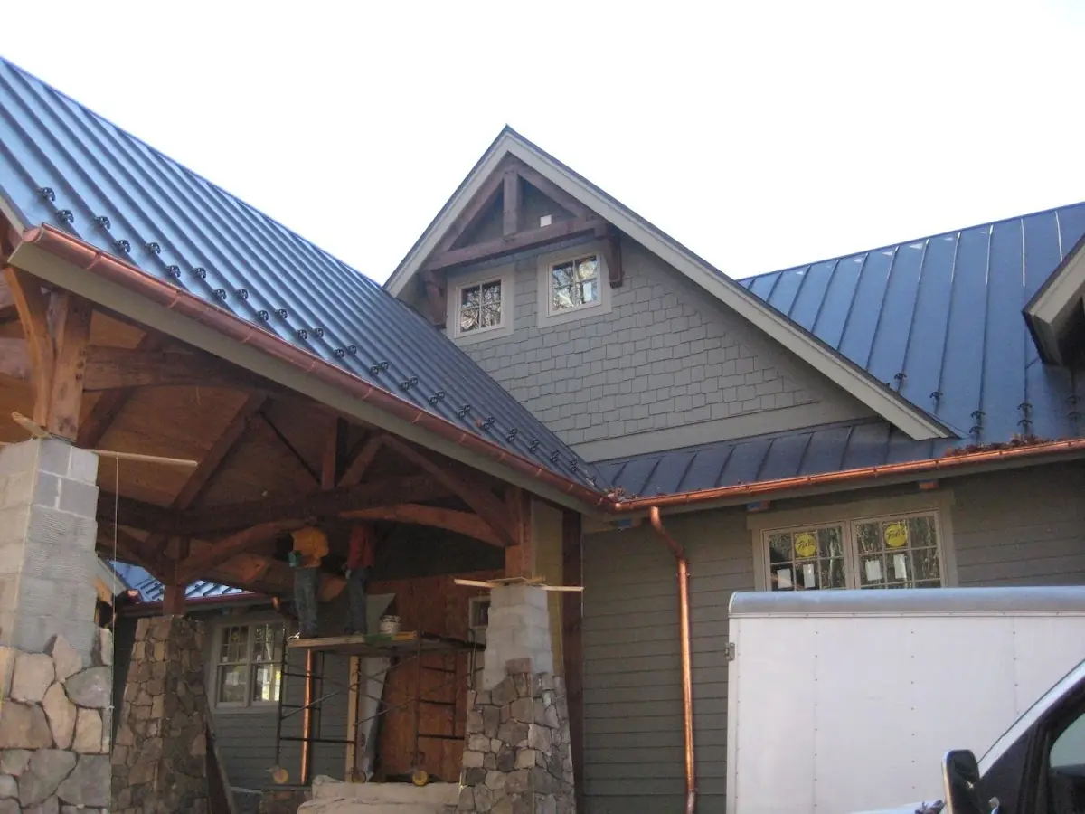 Craftsman Roofing team delivering quality roofing work in Valencia